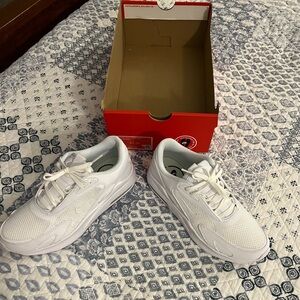 Women’s Nike Air Max Bolt. Size 8. Like new